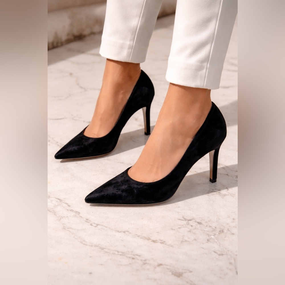Elegant Roberto Festa Milano black suede pumps